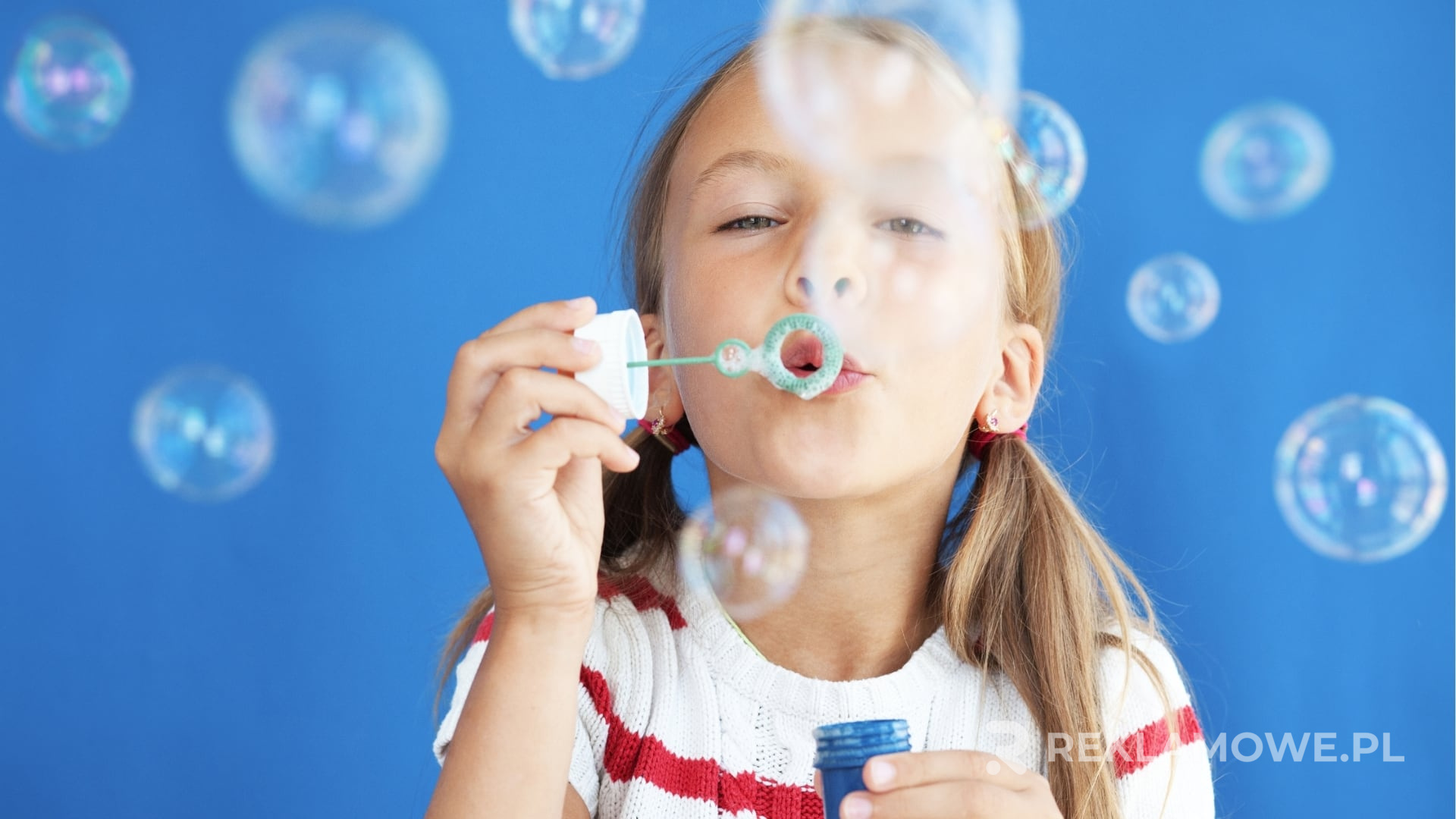 Kreatywne użycie banerów reklamowych na targach